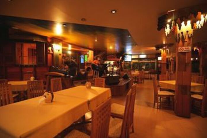 Dining 45 of 49