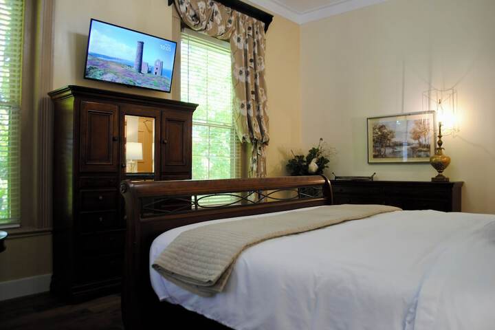 Room 7 of 28