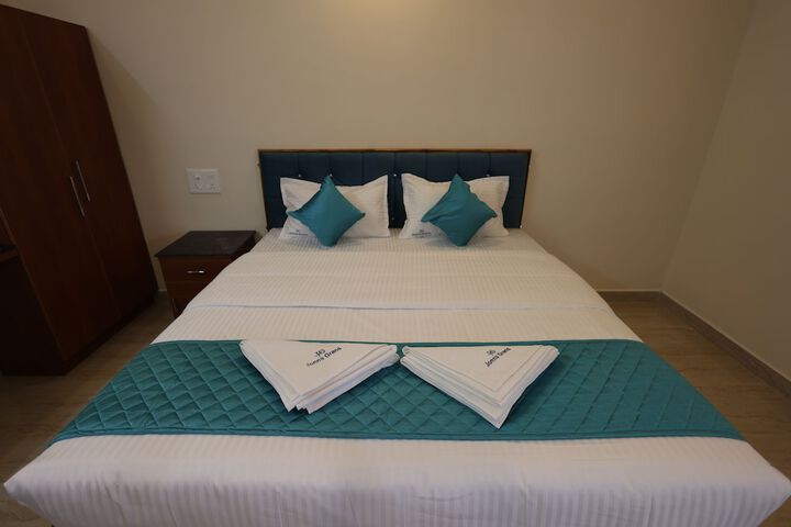 Room 6 of 25