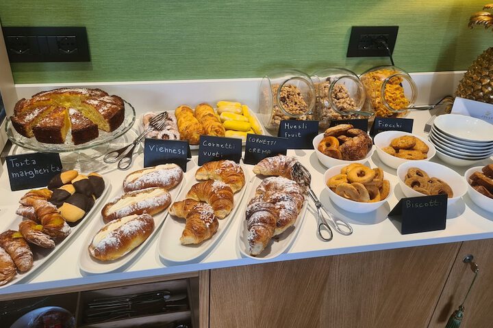 Breakfast/Coffee Service 23 of 27