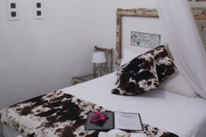 Room 5 of 6
