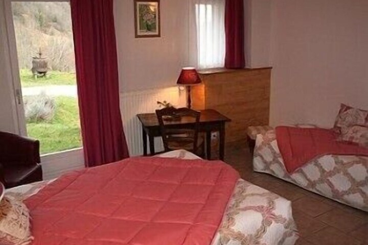 Room 6 of 18