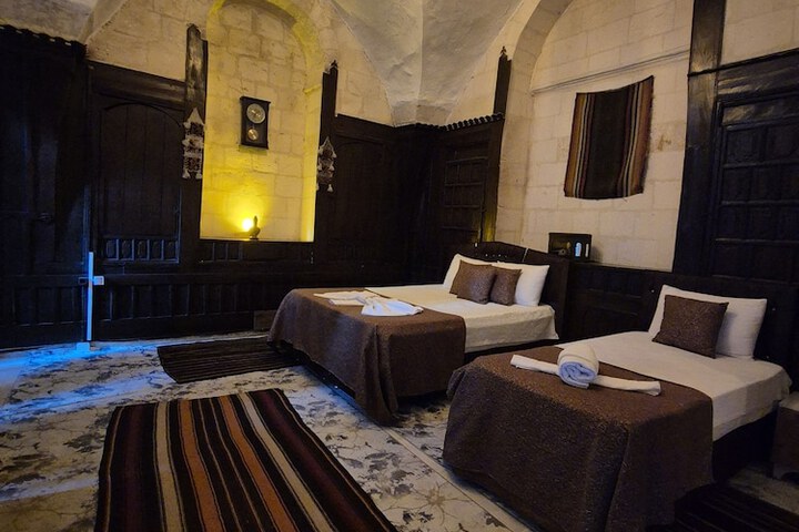 Room 8 of 19