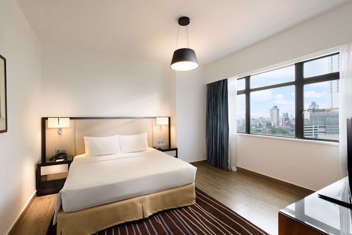 Room 30 of 141