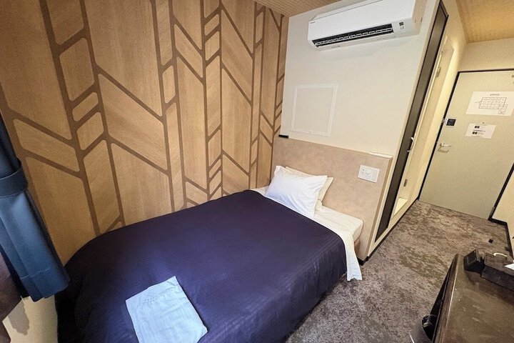 Room 5 of 17