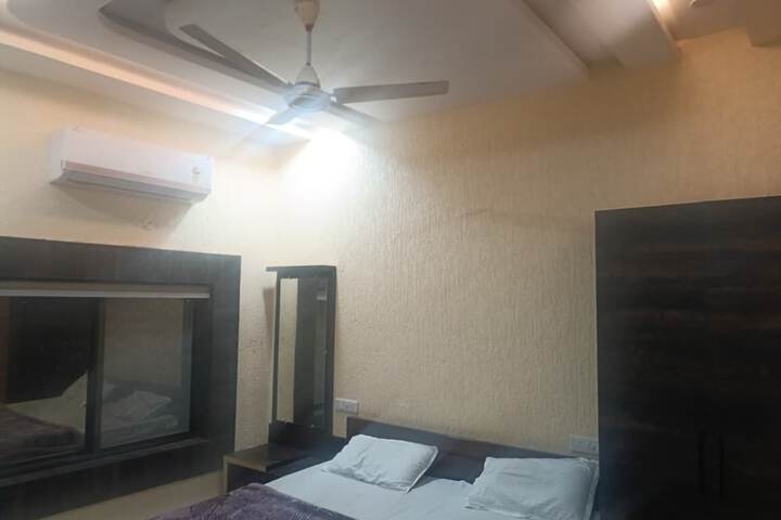 Room 2 of 21