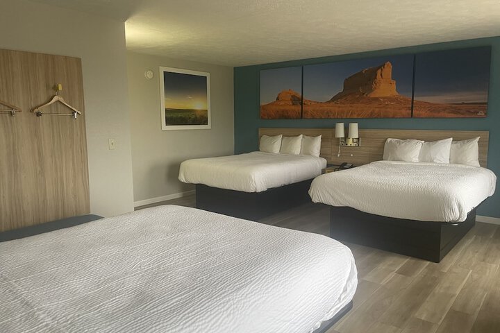1 Queen Bed (13 of 21)