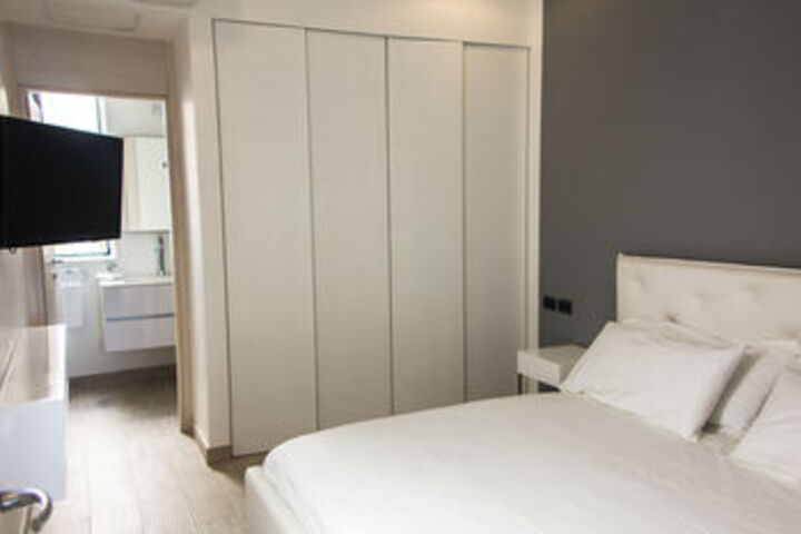 Room 7 of 32