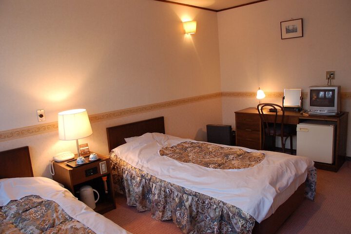 Room 11 of 40
