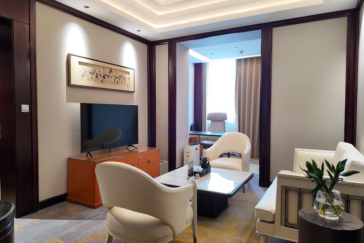 Room 18 of 37