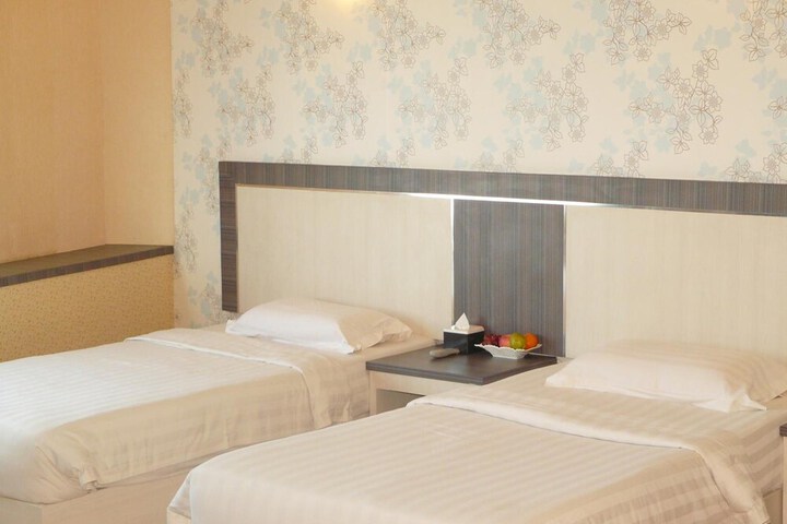 Room 13 of 28
