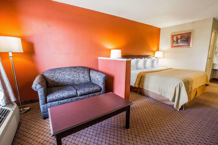 1 King Bed (6 of 10)