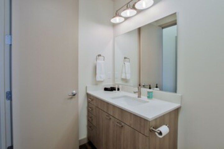 Room 32 of 328