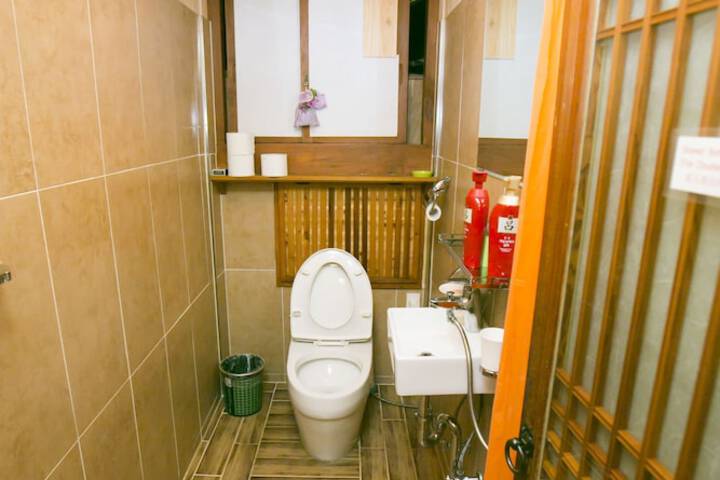 Room 16 of 40