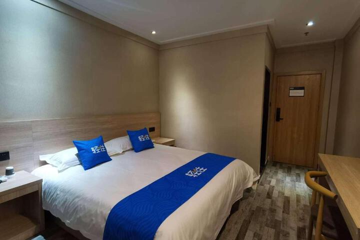 Yibai liangpin Hotel (Shanghai Pudong airport store)