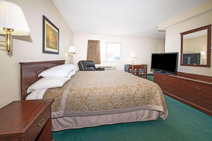 2 Queen Beds (2 of 10)