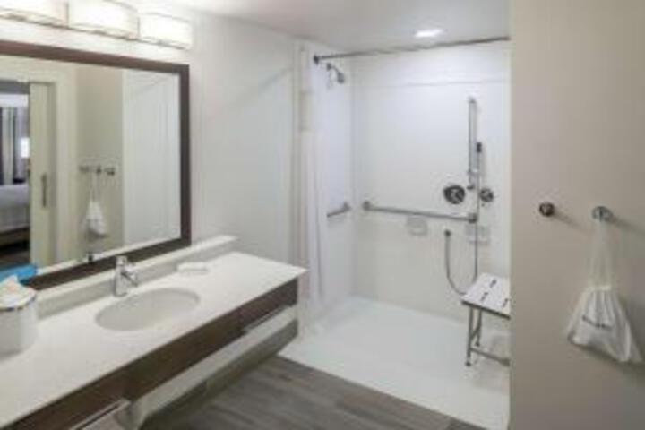 Room 32 of 47