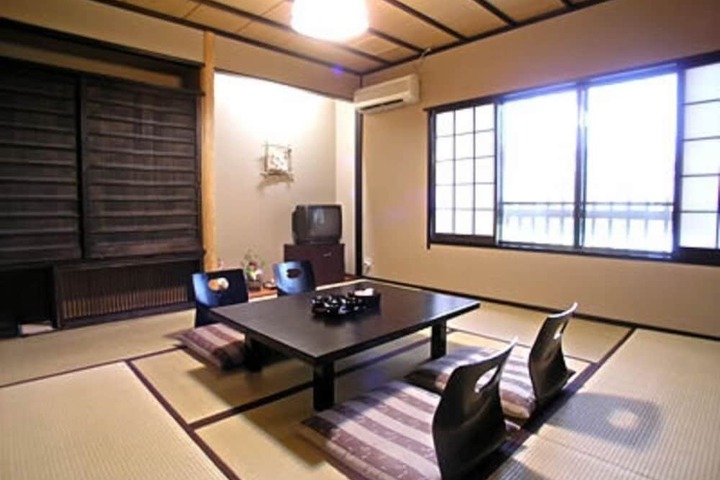 Room 8 of 30