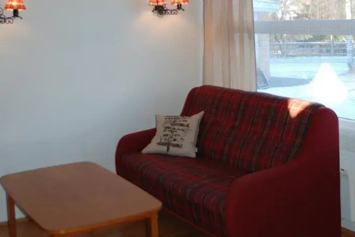 Room 4 of 9