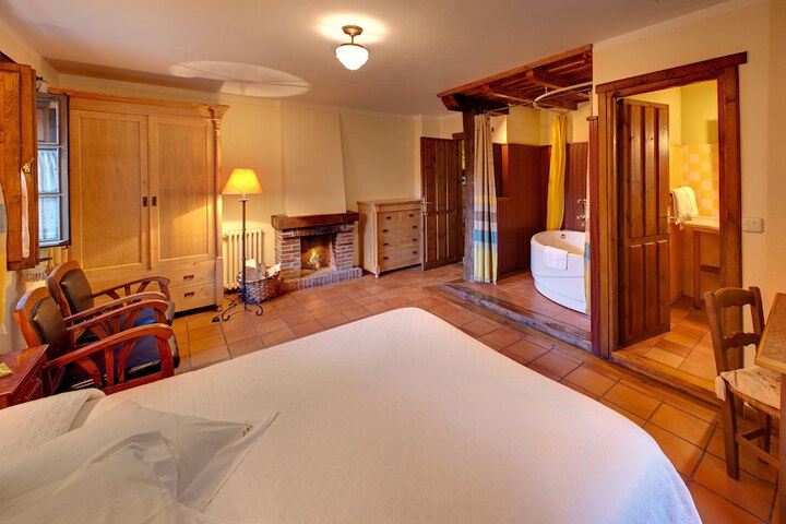 Room 12 of 114