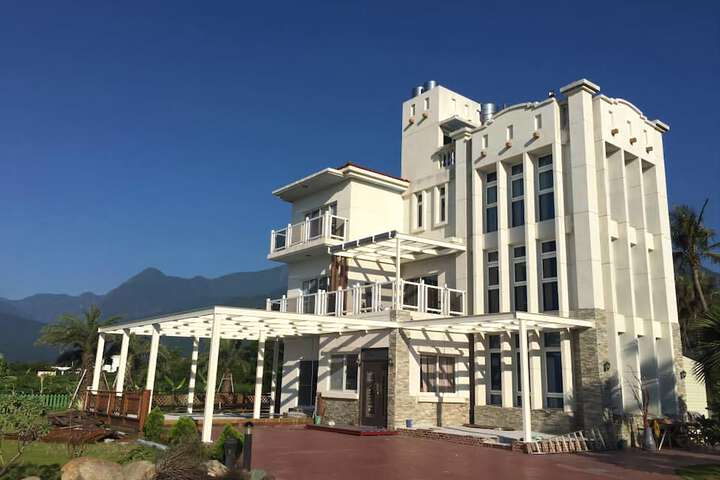 Hotel 5 of 6