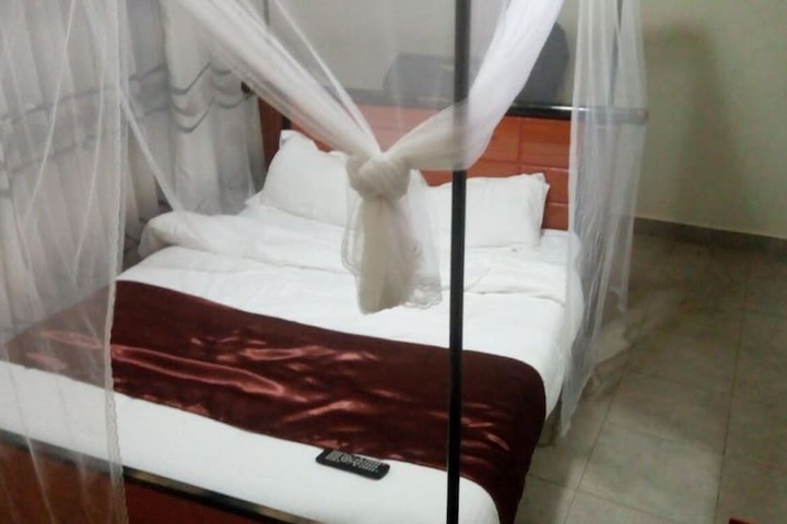 Room 6 of 23