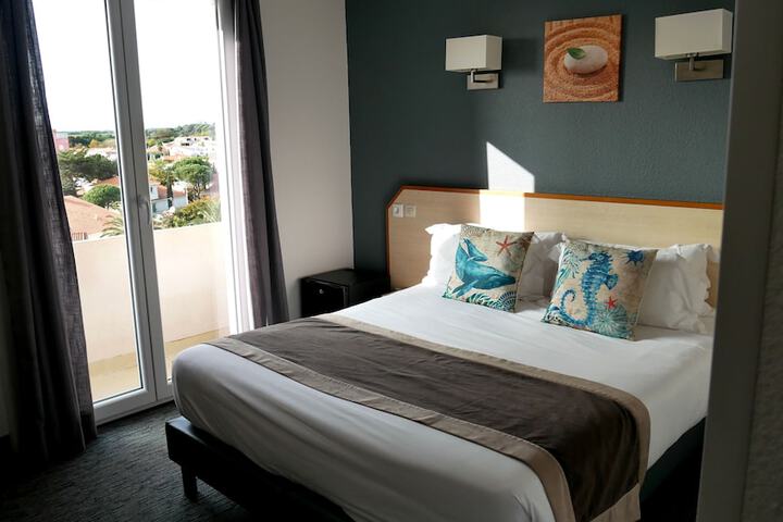 Room 17 of 35