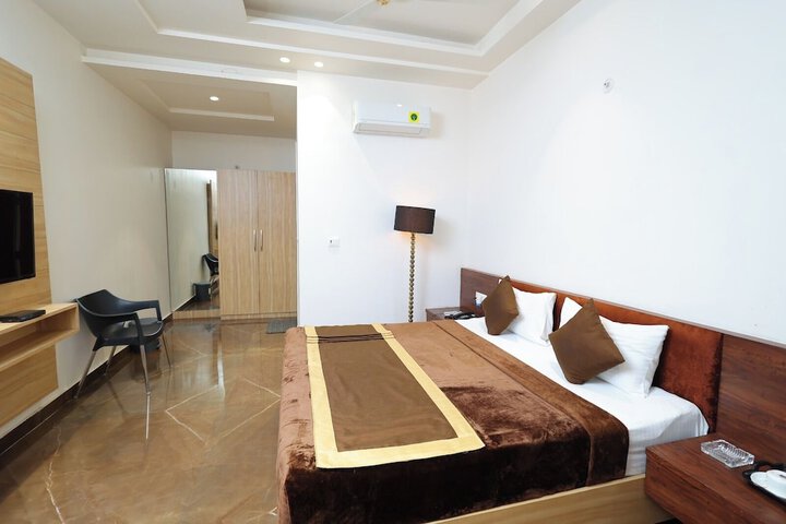 Room 3 of 54