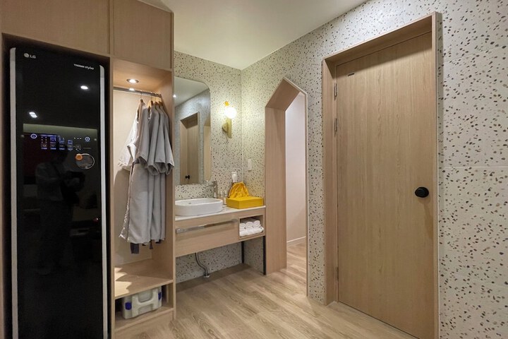 Room 36 of 60