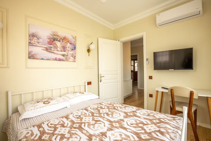 Room 25 of 44