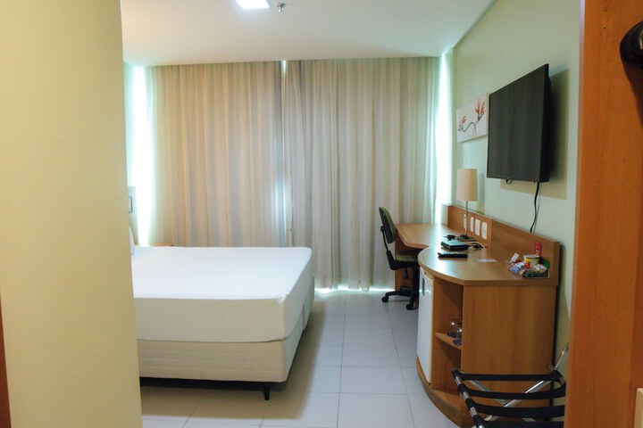 Room 10 of 38
