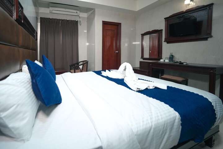 Room 3 of 9