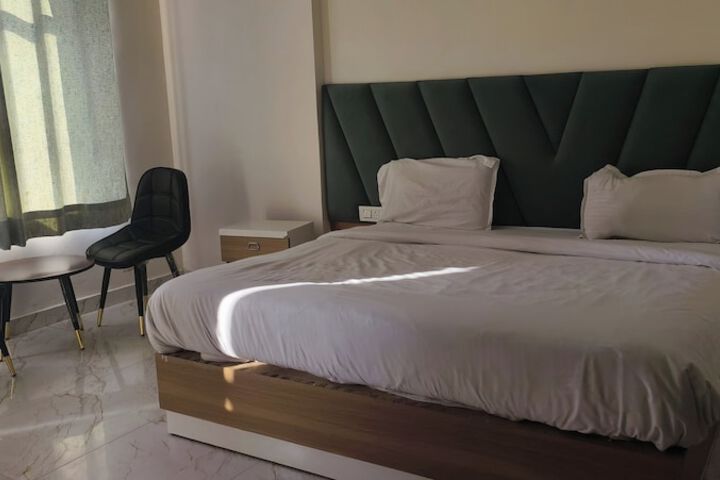 Room 12 of 36