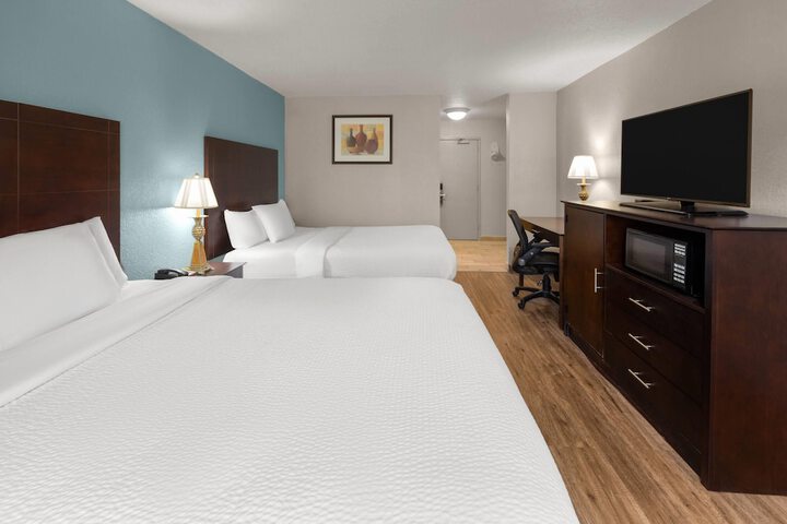 Room 26 of 65