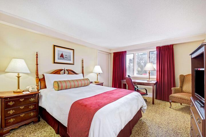1 King Bed (1 of 20)