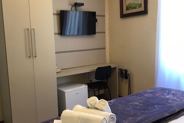 Room 5 of 92