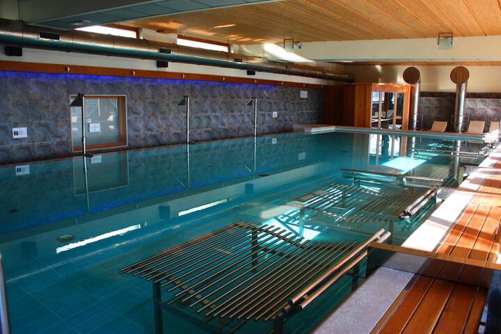 Pool 33 of 64