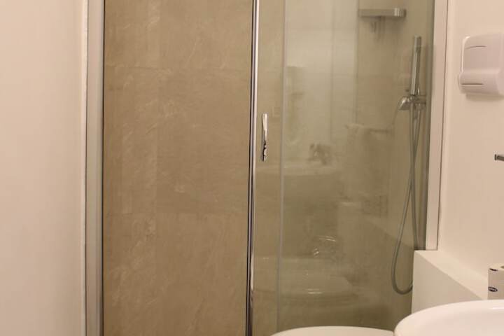 Room 52 of 92