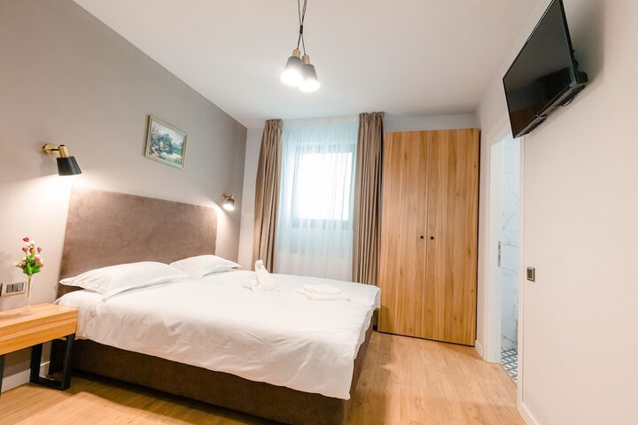 Room 10 of 48
