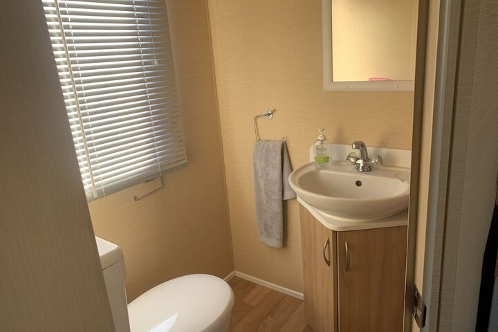 Room 10 of 16