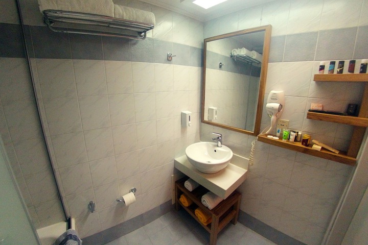 Room 44 of 90
