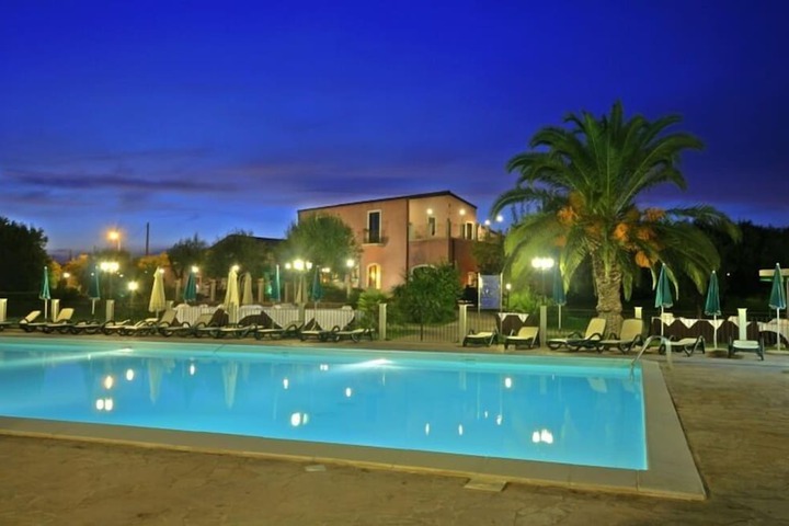Pool 66 of 108