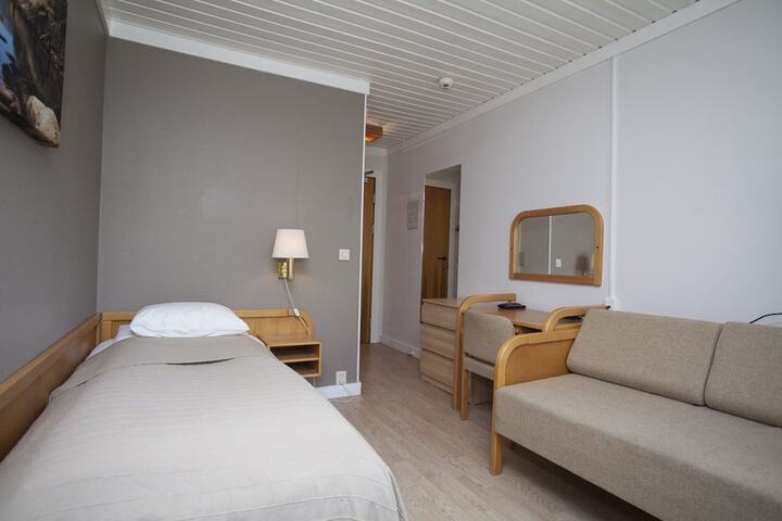 Room 4 of 35