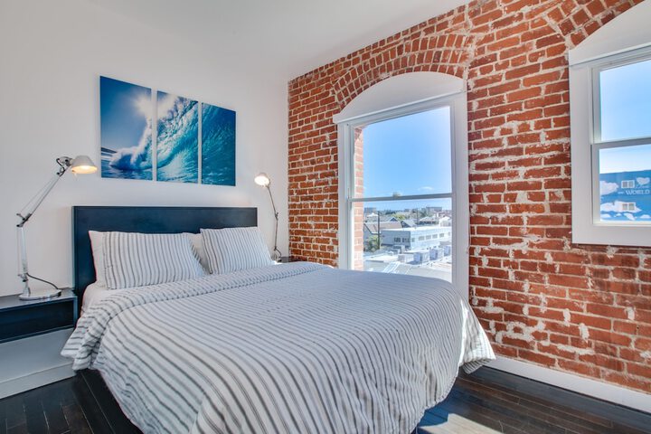 Room 8 of 42