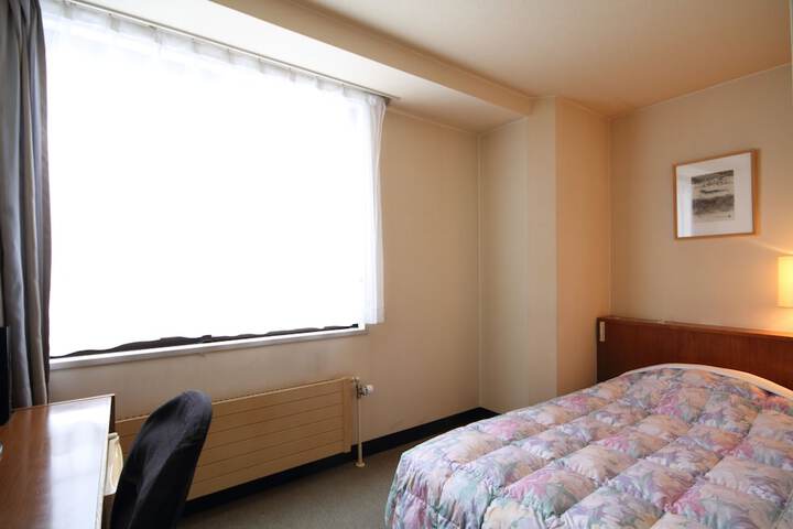 Room 10 of 42