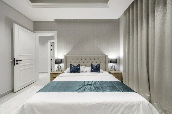 Room 6 of 12