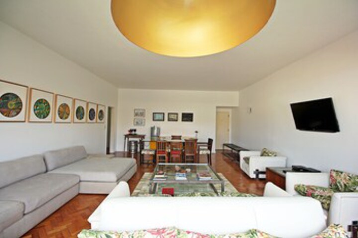 Room 10 of 20