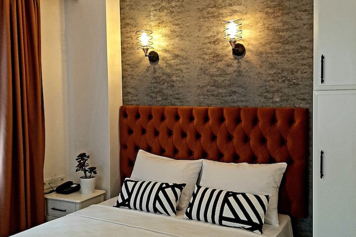 Room 3 of 28