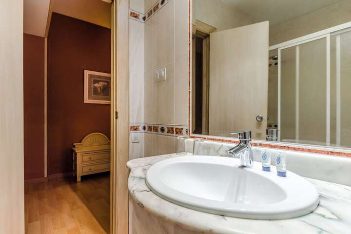 Room 10 of 18
