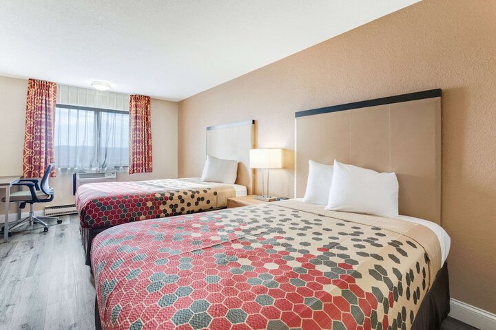 2 Double Beds (9 of 10)